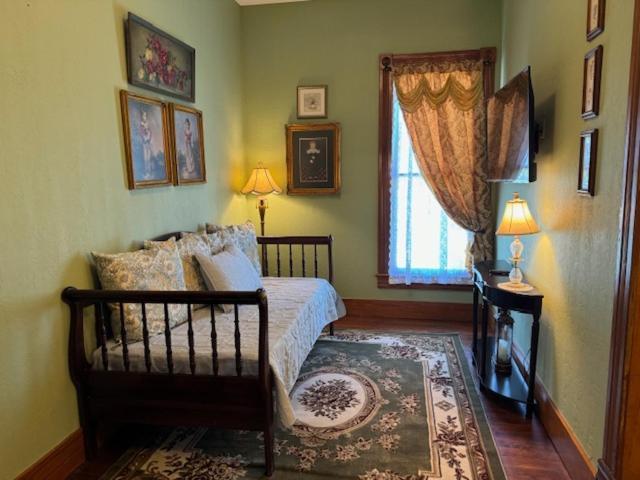 Woodbine Inn And Restaurant Madisonville 外观 照片