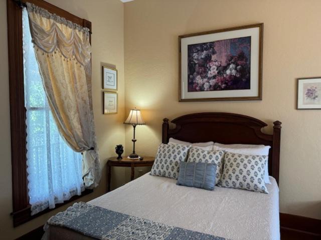 Woodbine Inn And Restaurant Madisonville 外观 照片