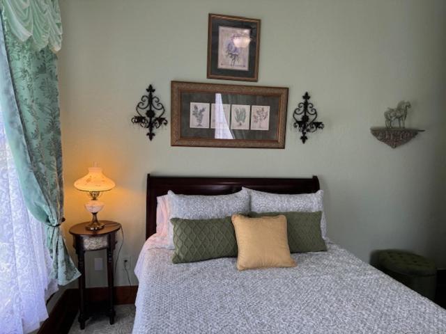 Woodbine Inn And Restaurant Madisonville 外观 照片