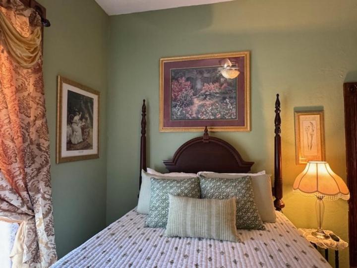 Woodbine Inn And Restaurant Madisonville 外观 照片