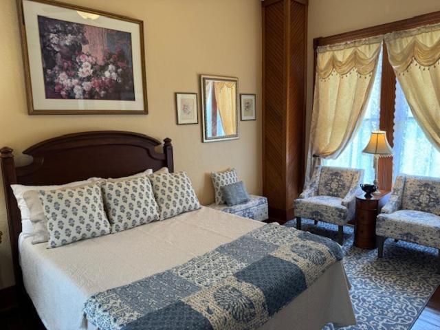 Woodbine Inn And Restaurant Madisonville 外观 照片