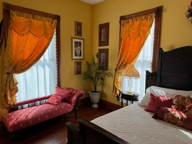 Woodbine Inn And Restaurant Madisonville 外观 照片