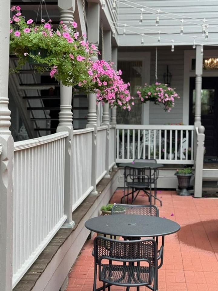 Woodbine Inn And Restaurant Madisonville 外观 照片