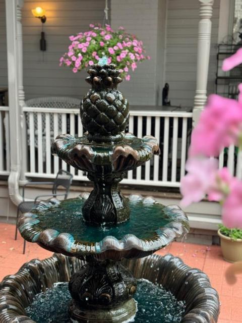 Woodbine Inn And Restaurant Madisonville 外观 照片