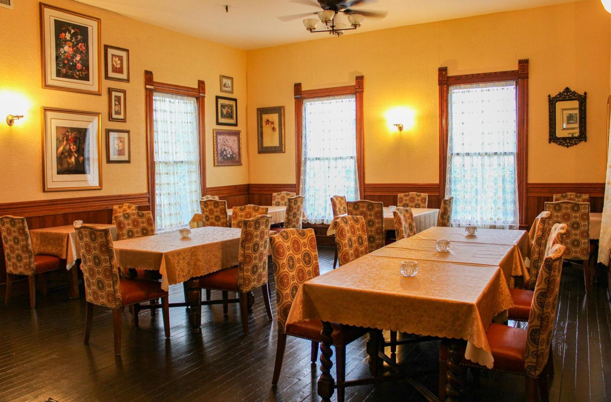 Woodbine Inn And Restaurant Madisonville 外观 照片